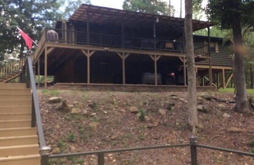Murfreesboro Cabin | Large Riverfront family cabin. Within minutes of Diamond Mine and lake