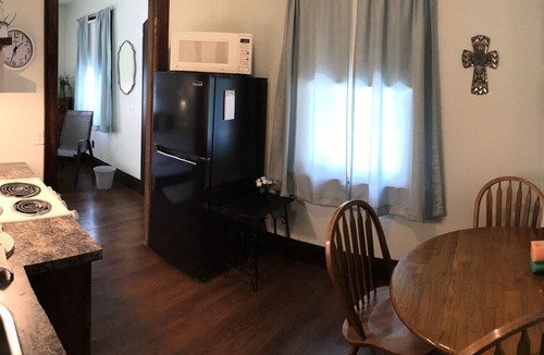 Lindsborg Cottage | Lavender Cottage: Lindsborg