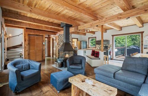 Morin Heights House | Le Chic Montagnard - Chalet with HOT TUB and pool