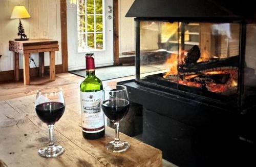 Morin Heights House | Le Chic Montagnard - Chalet with HOT TUB and pool
