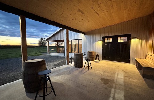Sainte-Seraphine Cabin | Le Lodge Vous Offre une Expérience Paisible et Immersive en Zone Agricole