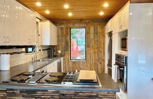 St-Adolphe-d'Howard Ski Chalet | Le Majestueux, Waterfront, Spa, BBQ, Outdoor & Ski