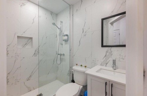 Mile End Apartment | Le Mile End by M11 - Modern 2BDR with Sofa Bed