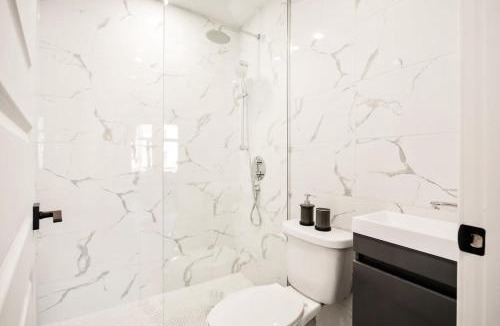 Mile End Apartment | Le Mile End by M11 - Upscale 1 BDR with Sofa Bed
