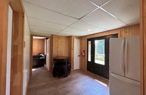 Saint-Luc-de-Bellechasse Ski Chalet | Le RUSTIK SPA privé/Table de Billard/foyer 5 rooms:9 queen-size beds-2 sofa beds