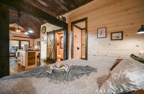 Octavia Cabin | LEATHERWOOD a wooded oasis