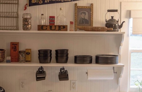 Leipers Fork House | Leipers Fork Bungalow | Hot Tub & Firepit
