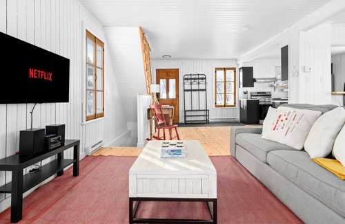 Saint Irenee Ski Chalet | Les Capelans | indoor & outdoor Fireplaces | BBQ | River View | Foosball & Darts
