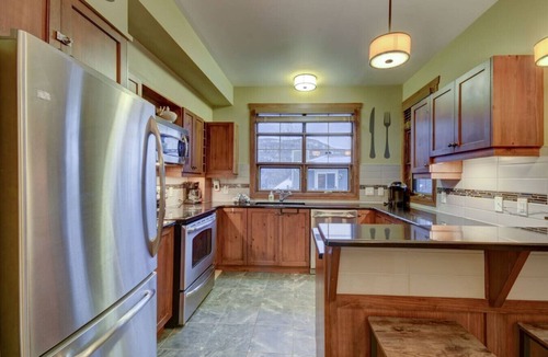 Tremblant-Les-Eaux Condo | Les Eaux Tremblant Classic Chalet Pool & Jacuzzi