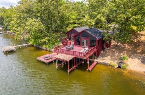 Rockwell House | Liam’s Lodge-Peaceful Cabin Panoramic Lake Views