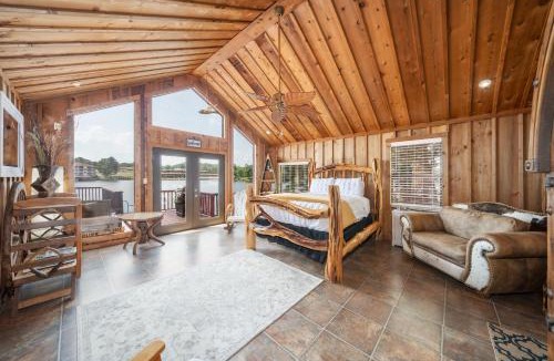 Rockwell House | Liam’s Lodge-Peaceful Cabin Panoramic Lake Views