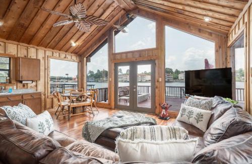 Rockwell House | Liam’s Lodge-Peaceful Cabin Panoramic Lake Views