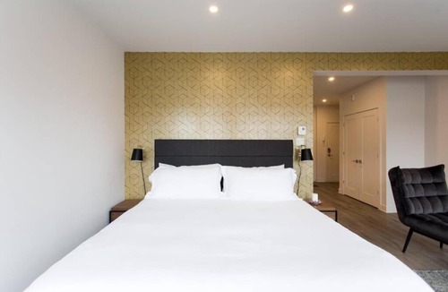 Mile End Apartment | Live Like a Local in this Superb Loft by Den Stays