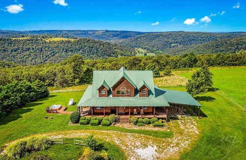 Ponca Cabin | Lodge at OZK Ranch- Incredible mountaintop cabin with hot tub and views