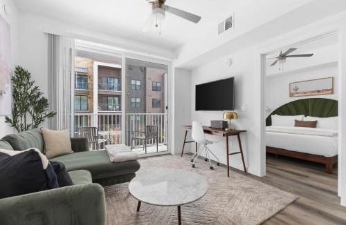 Denton Apartment | Lodgeur Denton - next to Rayzor Ranch, hospitals, close to UNT