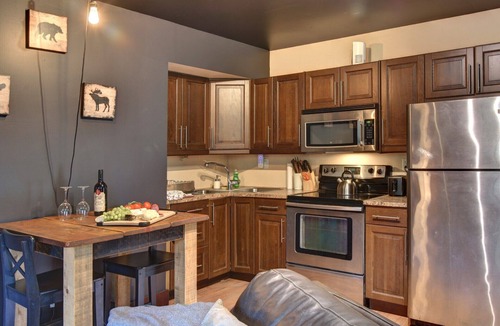 Cantley Cabin | Loft ideal for a couple. 9km from casino 5km Nordik spa Nature 6km Gatineau Park