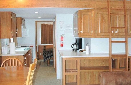 Cooper Landing Cabin | Lofted Cabin Ideal for Family Getaways in Alaska