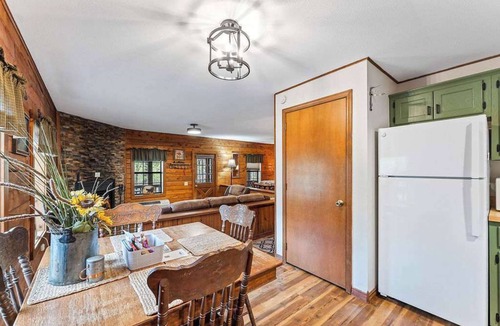 Eureka Springs Cabin | Log Cabin, Fire Pit, Hiking Trails, Porch Swing