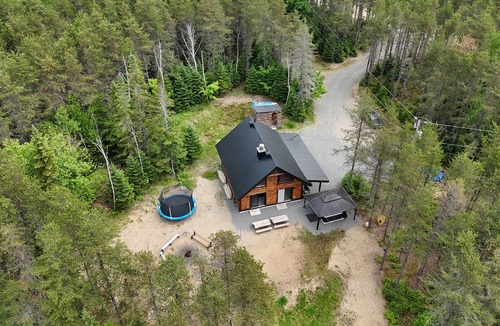 Mauricie Ski Chalet | Log cabin | Spa, river & nature, Mauricie