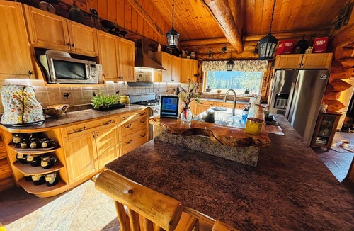 Mentasta Lake House | Log Cabin Wilderness Lodge