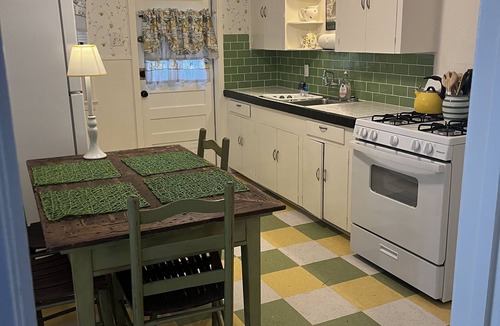 Brentwood Apartment | Long stay, comfortable, centrally located, off street parking, and fenced yards
