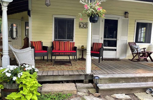 Bristol Cottage | Looking for the perfect getaway? SUPERB, SUMMER COTTAGING in Norway Bay!