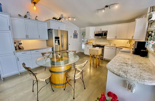 Selwyn House | Loon Talk Cottage on Clear Lake
