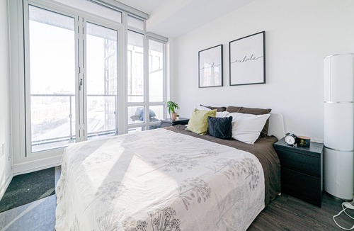 Downtown Toronto Apartment | Lovely 2 bed 2 bath condo (CN Tower view) +parking