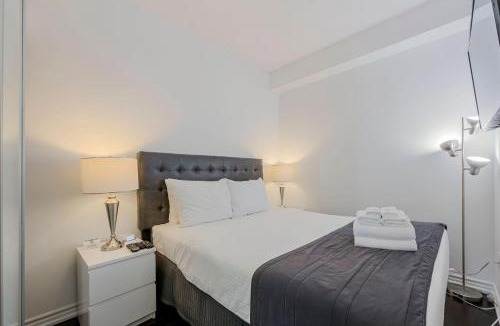 Bay Street Corridor Apartment | Lovely 2Br Condo with Fabulous View in Downtown Toronto