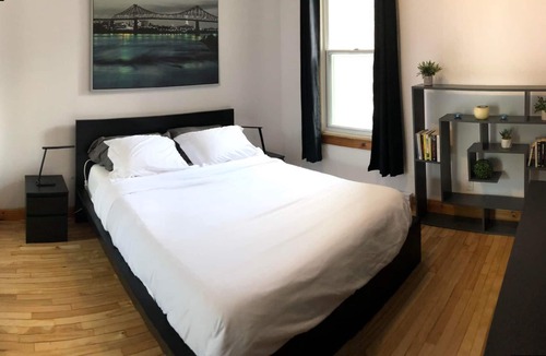 Cote-Saint-Paul Apartment | Lovely 3 BDR unit, 5min-metro, 1 min-grocery store