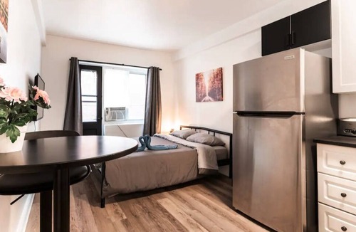 La Petite-Patrie Apartment | Lovely Brand New Studio W/ac & Balcony