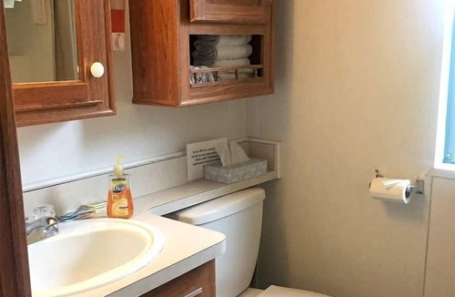 Cooper Landing Cabin | Lovely Cabin with Lofted Interior Perfect for Nature Lovers in Alaska