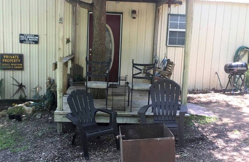 Marble Falls Cabin | Lovely Studio Rental with Hamilton Creek Views for Vacation in Marble Falls, Texas