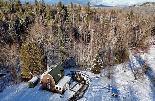North River Cabin | Lovingly Restored Historic Cottage in Adirondack Mountains, New York