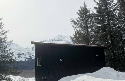 Valdez Cabin | Lowe River Lookout at Wildwood Acres