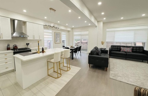 Mount Pleasant House | Lux 3 Bedroom Home near Public Transit