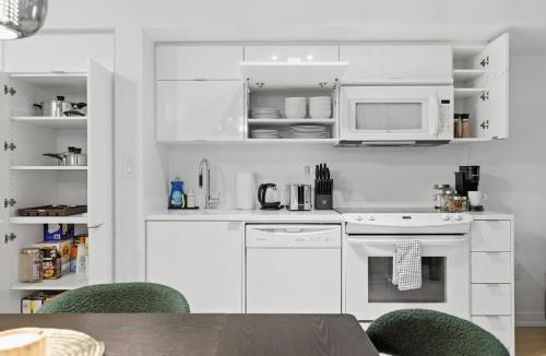 CityPlace Apartment | Lux King Suite, CN Tower, Sleeps 5 with Parking!