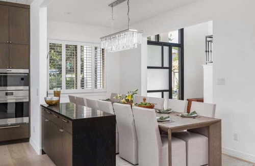 Treemont House | 🌴 Luxe Austin Escape with Pool + Gym | Outdoor Kitchen | Victoria ☀️