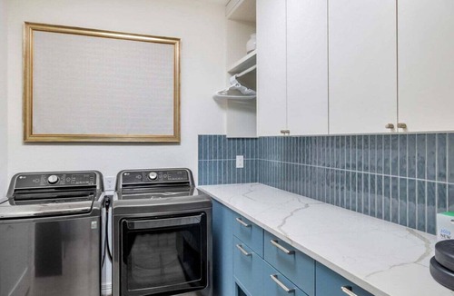 Treemont House | 🌴 Luxe Austin Escape with Pool + Gym | Outdoor Kitchen | Victoria ☀️