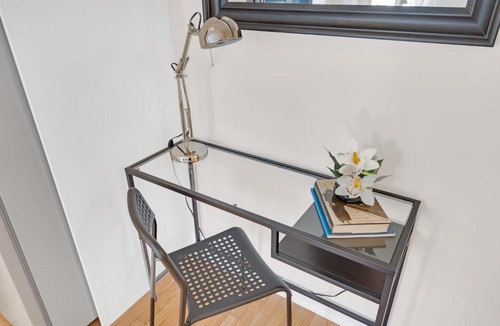 North York Apartment | Luxe Toronto Townhome, Rooftop Terrace, Parking