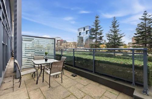 CityPlace Apartment | Luxurious 4BR Oasis Walk to CN Tower Entertainment