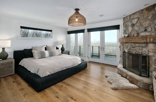 Clearview House | Luxurious and Chic Blue Mountain Chalet with Outstanding Views