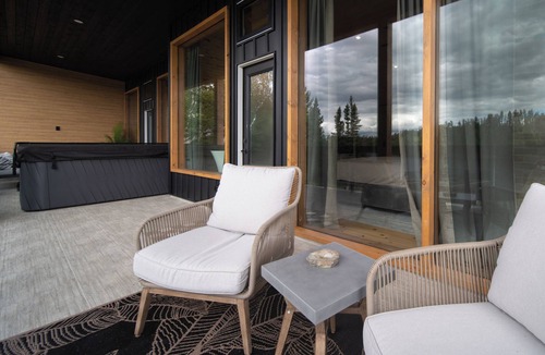 Whiteshell Cabin | Luxurious cabin getaway