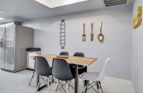 The Colony House | Luxurious Home with Pool, Grill, Sauna & Game Room