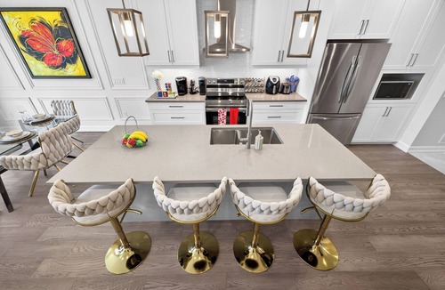 Niagara Falls House | Luxurious Niagara 3 Bdr Townhouse/Garage