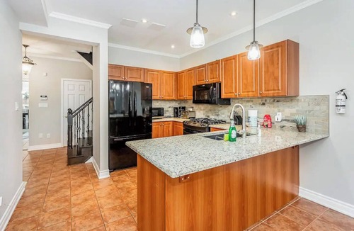 Richmond Hill House | Luxurious Spacious Dream Home with Parking!