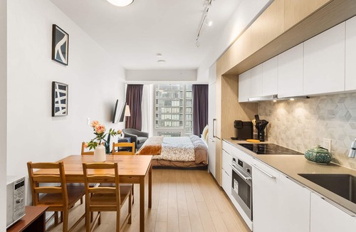 Ville-Marie Condo | Luxurious Studio with a view