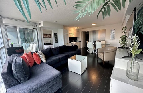 Central Waterfront Apartment | Luxury 2 bedroom with Lake View