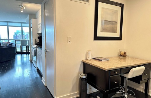Central Waterfront Apartment | Luxury 2 bedroom with Lake View