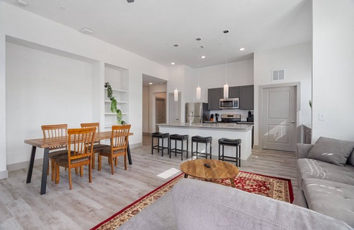 Stony Ridge North Apartment | Luxury 2BD/2BA Next to Airport 9193